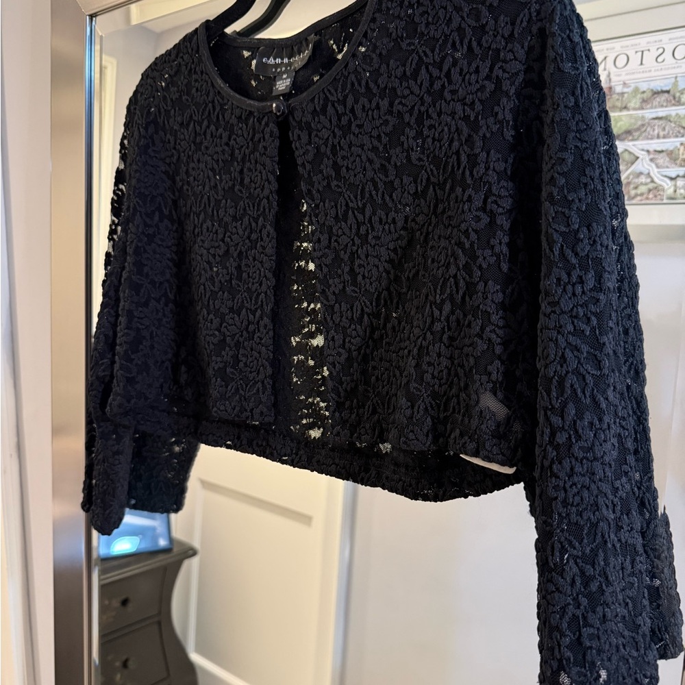 Elegant Black Lace Cropped Cardigan. Size M